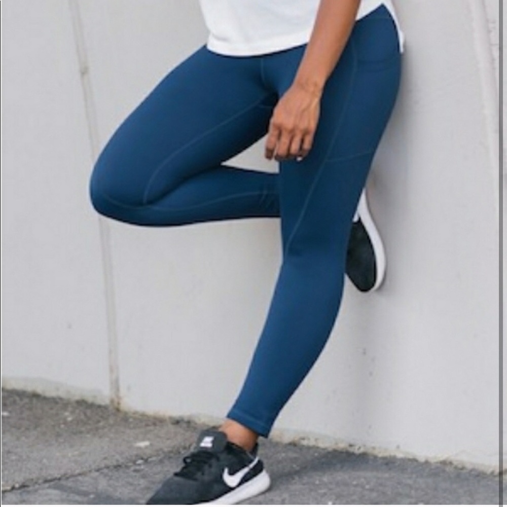 Zyia Navy Light n Tight 7/8 Leggings w/ Pockets